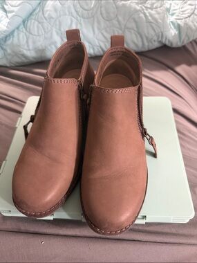 Hush Puppies Brown Leather Ankle Booties 7.5 WIDE